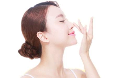 南京假体隆鼻手术一般需要多少钱？