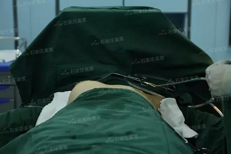 44岁身材傲人完爆20岁少女？这样的胸女生都羡慕！