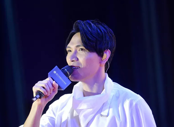 2018年6月杨宗纬深情演绎国民金曲助阵美莱VIP盛典