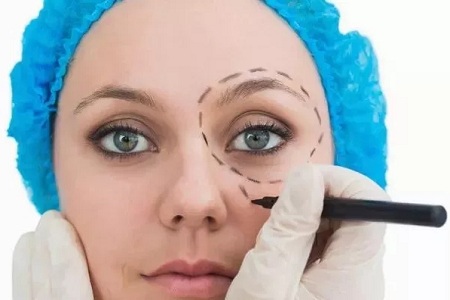 做完整形手术后化妆时都要注意什么