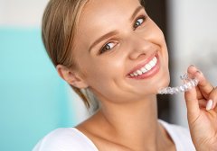 舌侧牙齿矫正和隐形牙套哪个对牙齿好，怎么预防反弹